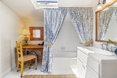 Welcome to this enchanting 2-bedroom, 2-bathroom cottage nestled - photo 24