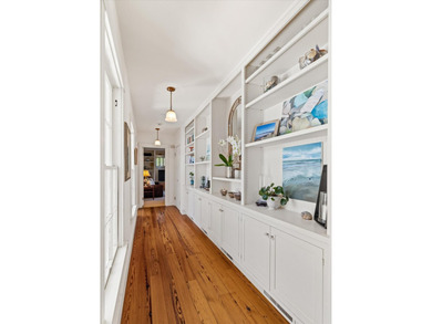 Welcome to this enchanting 2-bedroom, 2-bathroom cottage nestled - photo 25