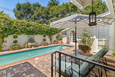 Welcome to this enchanting 2-bedroom, 2-bathroom cottage nestled - photo 27