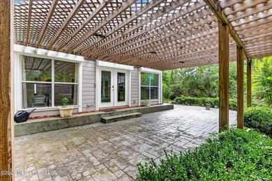 Welcome home to this beautifully maintained 4-bedroom, 2-bath - photo 28