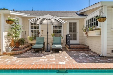 Welcome to this enchanting 2-bedroom, 2-bathroom cottage nestled - photo 29