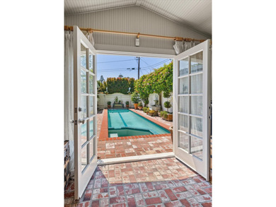 Welcome to this enchanting 2-bedroom, 2-bathroom cottage nestled - photo 32