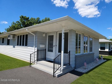 Welcome to this well-maintained Key West model in desirable - photo 2