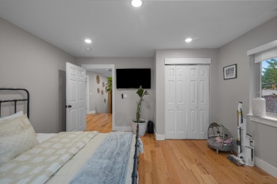 Newer custom home in the forest in Alderbrook - photo 23