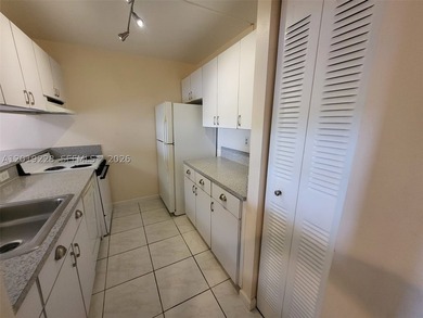Welcome to this charming 2-bedroom, 2-bathroom just remodeled - photo 3