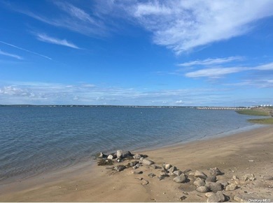 Discover coastal luxury - an exquisite waterfront property in - photo 13