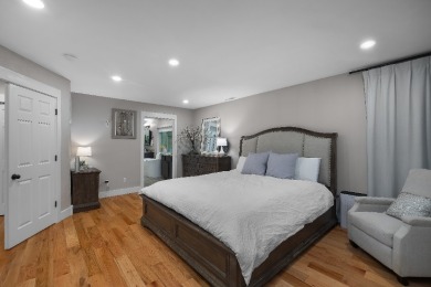 Newer custom home in the forest in Alderbrook - photo 25
