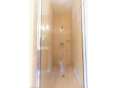 Like-New Luxury Lakefront Townhome - 4BR / 3.5BA / 3 Levels - - photo 42