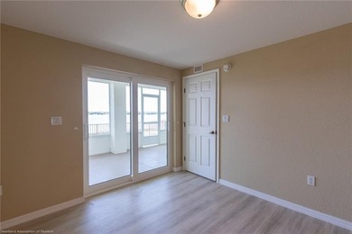Like-New Luxury Lakefront Townhome - 4BR / 3.5BA / 3 Levels - - photo 48
