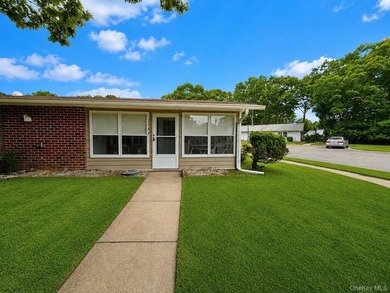 Perfectly maintained Greenbriar model featuring two bedrooms - photo 1
