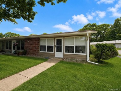 Perfectly maintained Greenbriar model featuring two bedrooms - photo 2
