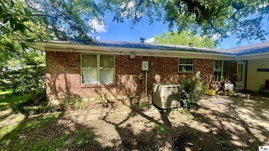 This one won't last long! Looking to invest or expand this 3 bed - photo 4
