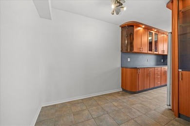 Welcome to this exceptionally spacious two-bedroom - photo 18