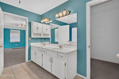 Welcome home to this charming Colonial-style residence offering - photo 31
