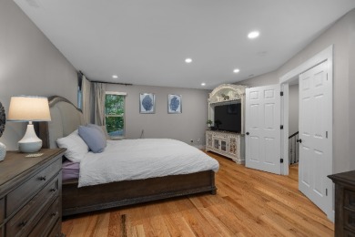Newer custom home in the forest in Alderbrook - photo 27
