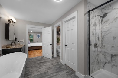 Newer custom home in the forest in Alderbrook - photo 30