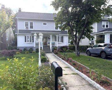 Welcome to this beautifully maintained Center Hall Colonial - photo 1