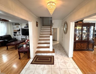 Welcome to this beautifully maintained Center Hall Colonial - photo 3