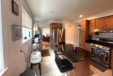 Welcome to this beautifully maintained Center Hall Colonial - photo 10