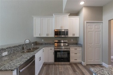 Like-New Luxury Lakefront Townhome - 4BR / 3.5BA / 3 Levels - - photo 19
