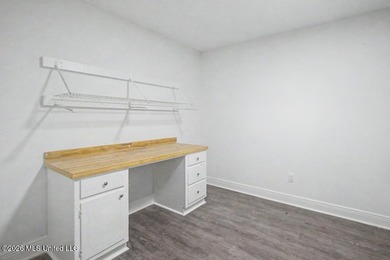 Beautifully updated and move-in ready! This remodeled home - photo 19