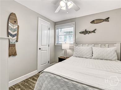 Adorable and move-in ready, this charming 4 BR, 2 BA single - photo 20