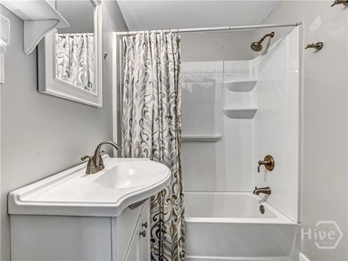 Adorable and move-in ready, this charming 4 BR, 2 BA single - photo 21