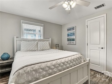 Adorable and move-in ready, this charming 4 BR, 2 BA single - photo 25
