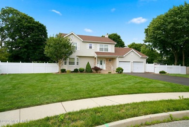 Welcome home to this beautiful 4 bedroom 2.5 bath colonial - photo 2