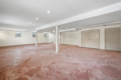 Spacious 3-bedroom, 2.5-bath ranch located in the Village of - photo 44