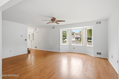 Welcome home to this beautiful 4 bedroom 2.5 bath colonial - photo 6