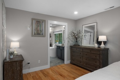 Newer custom home in the forest in Alderbrook - photo 26