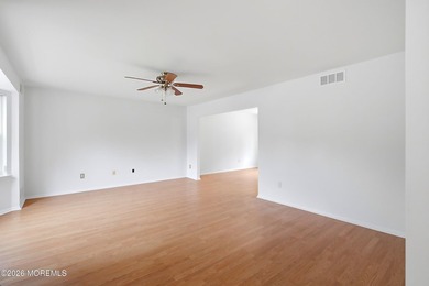 Welcome home to this beautiful 4 bedroom 2.5 bath colonial - photo 7