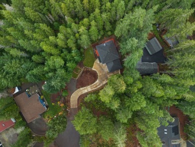 Newer custom home in the forest in Alderbrook - photo 39