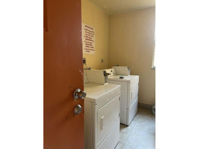 Beautiful and spacious completly renovated tenant occupied - photo 15