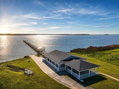Welcome to coastal living at its finest in the sought-after - photo 25