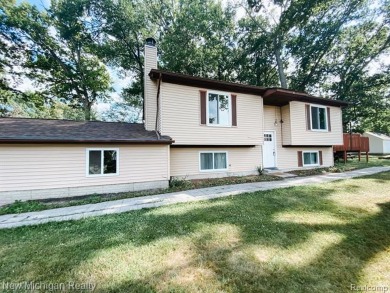 Cass Lake Home For Sale in West Bloomfield Michigan