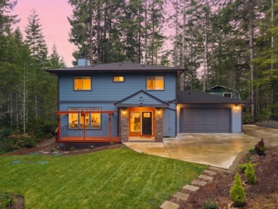 Newer custom home in the forest in Alderbrook - photo 43