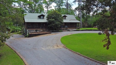 Rustic charm convenient to town! Check out this 4 bedroom, 3 - photo 2