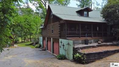 Rustic charm convenient to town! Check out this 4 bedroom, 3 - photo 3