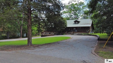 Rustic charm convenient to town! Check out this 4 bedroom, 3 - photo 5