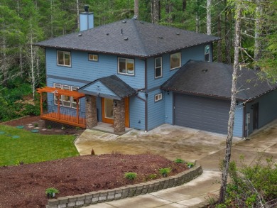 Newer custom home in the forest in Alderbrook - photo 37