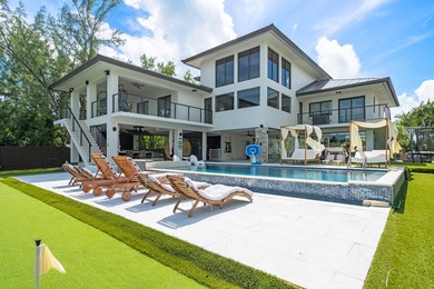 This Key Largo Lake front estate delivers a level of design and - photo 2