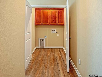 Small Town East Texas Lifestyle is Waiting for You! Welcome home - photo 20