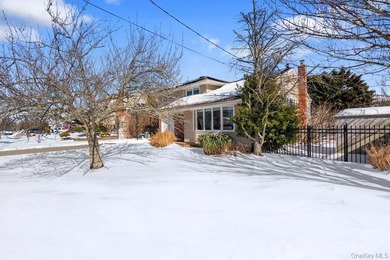 Welcome to 60 Leewater Ave. This sprawling split-level three - photo 24