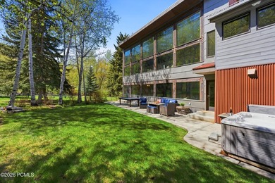 Nestled beside nearly three acres of Rotary Park open space and - photo 44