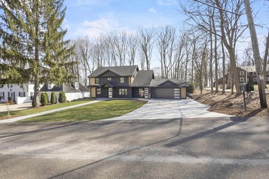 Welcome to modern perfection in coveted Maple Bluff. This - photo 3