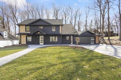 Welcome to modern perfection in coveted Maple Bluff. This - photo 4