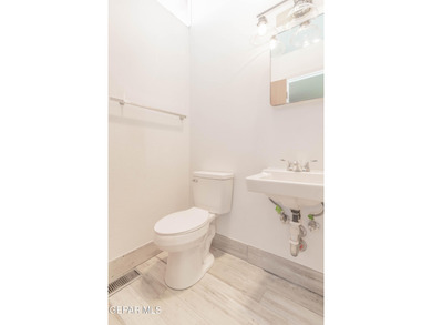 LOCATION, CORNER LOT,Handicap accessibility, 2 MASTERS, 3