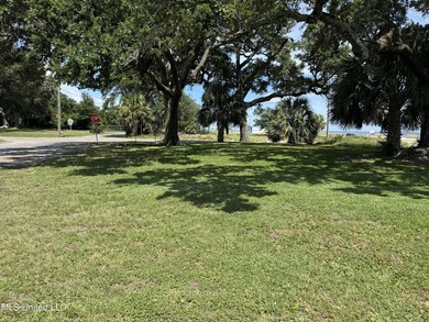 PRICE IMPROVEMENT! Gorgeous lot just steps from the Gulf. Prime - photo 3